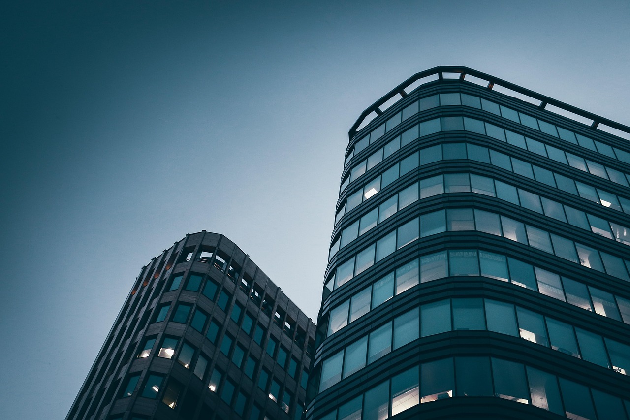 découvrez les différentes formes de structures d’entreprise, leurs avantages, inconvénients et les critères pour choisir celle qui correspond le mieux à votre projet professionnel.