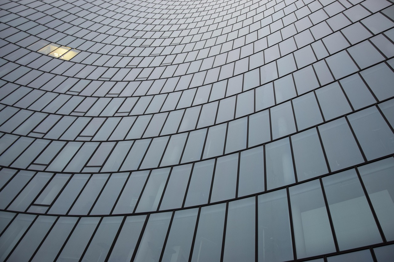 découvrez les différents types de structures d'entreprise, leurs avantages et inconvénients, et comment choisir la structure la mieux adaptée à vos besoins professionnels.
