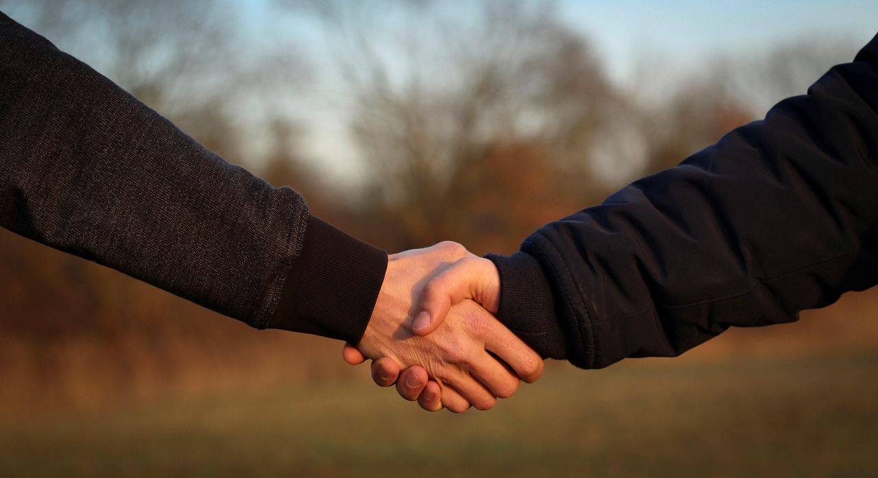 découvrez comment un accord de collaboration définit les modalités de partenariat entre plusieurs parties pour atteindre des objectifs communs, en précisant droits, obligations et responsabilités de chacun.